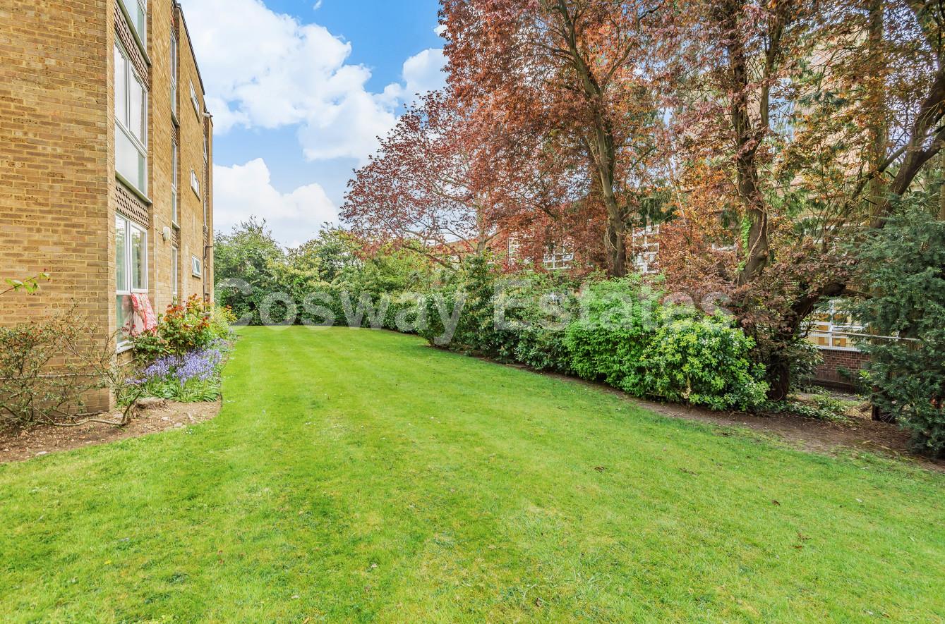 Holland Court, Mill Hill